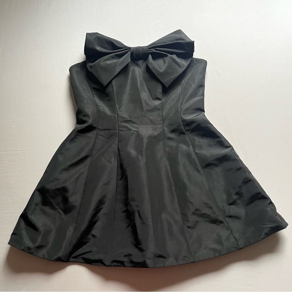 MAC DUGGAL black satin strapless bow detail bubble full skirt mini dress